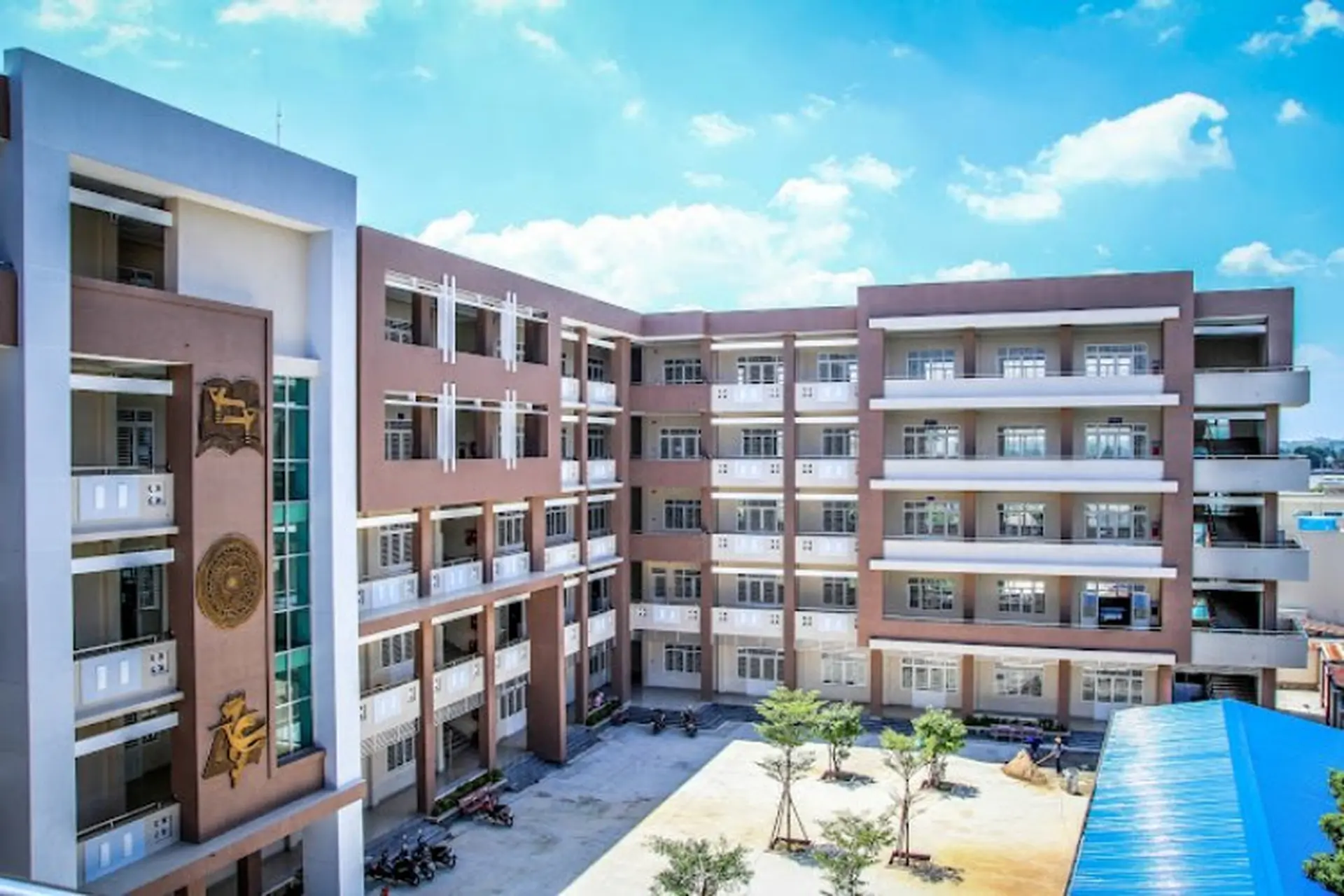 Hệ thống giáo dục Lạc Hồng